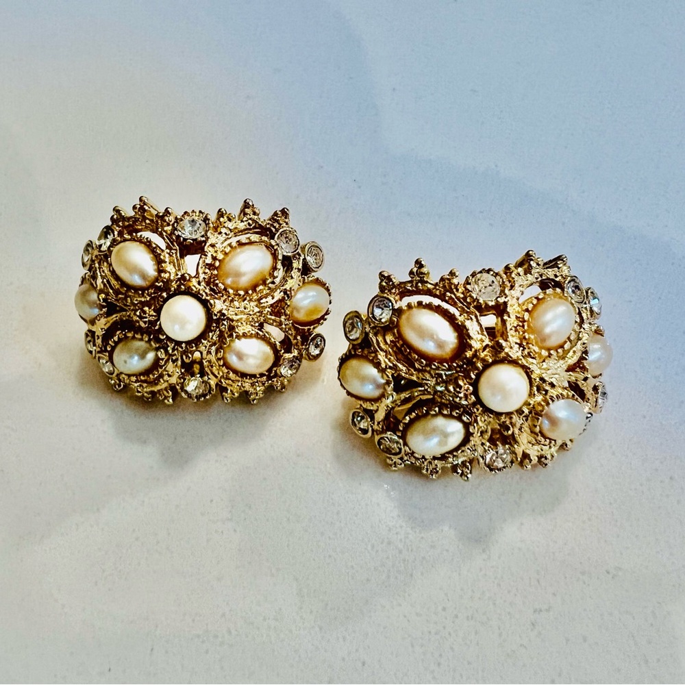 Vintage 💛 St. John Gold-Tone Pearl and Crystal Clip-On Earrings